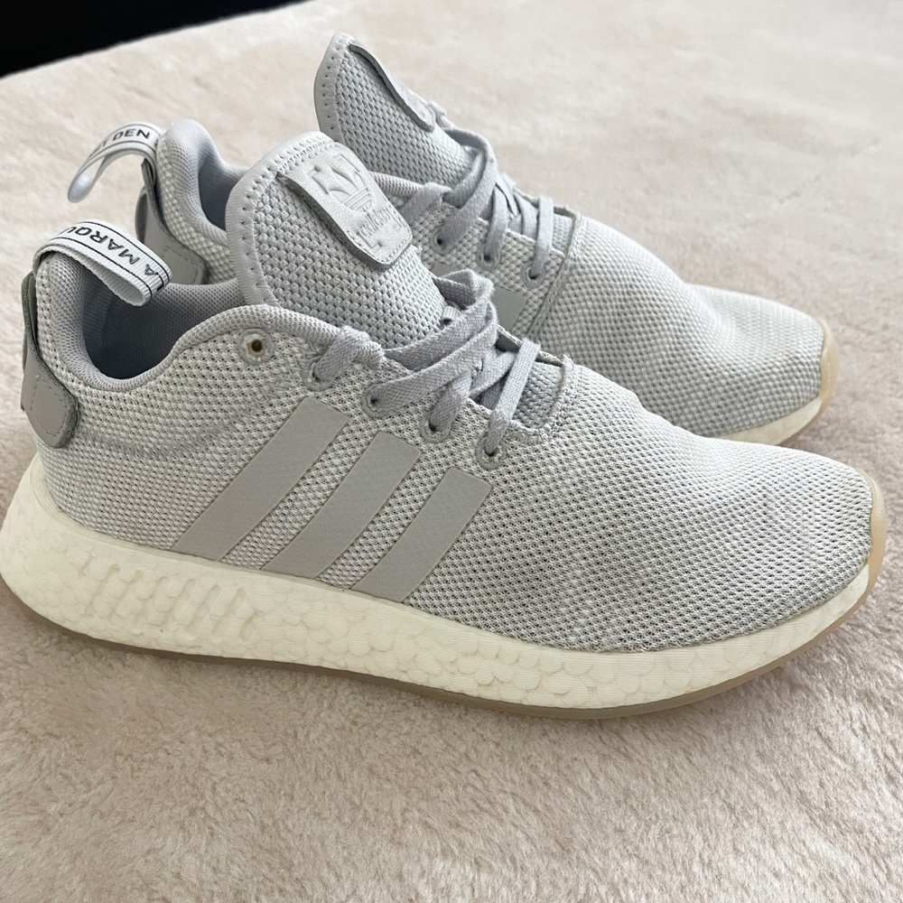Women’s Adidas NMD R2 Gray Sneakers Super Comfortable Size 7.5